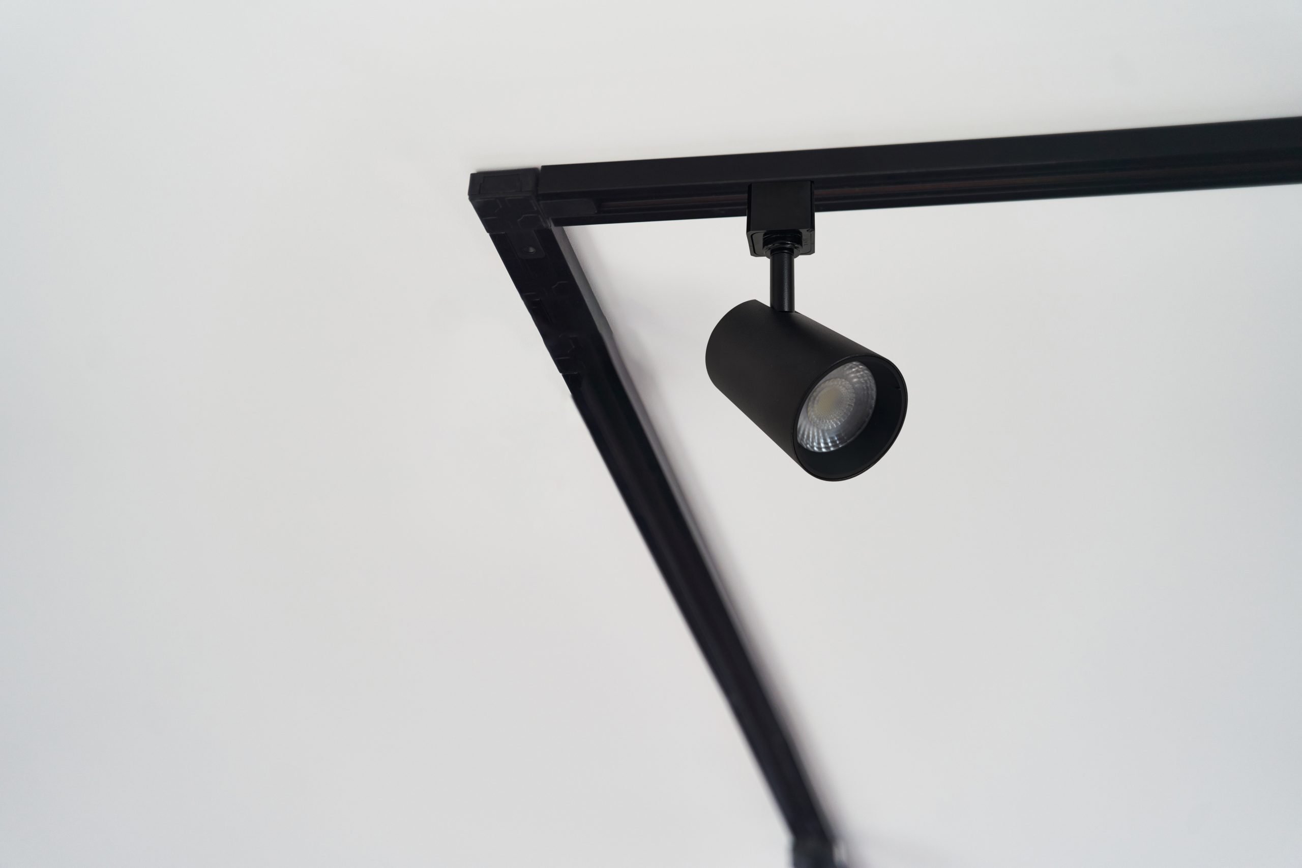 NTH102B_CEILING TRACK_02